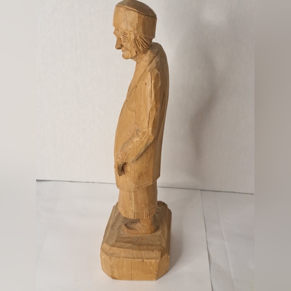 Vintage Caron Hand Carved Peasant Woman Figurine. - Picture 4 of 14